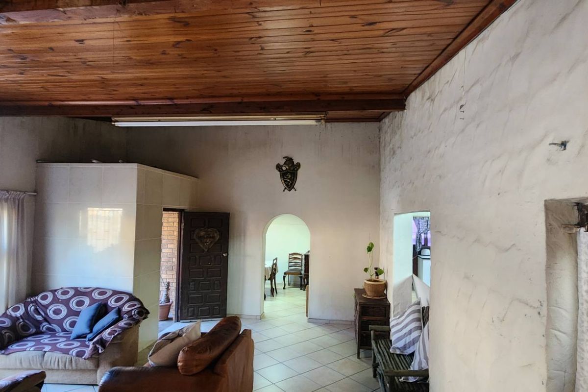 The Renovators Dream. Home with flatlet. - Photo 4