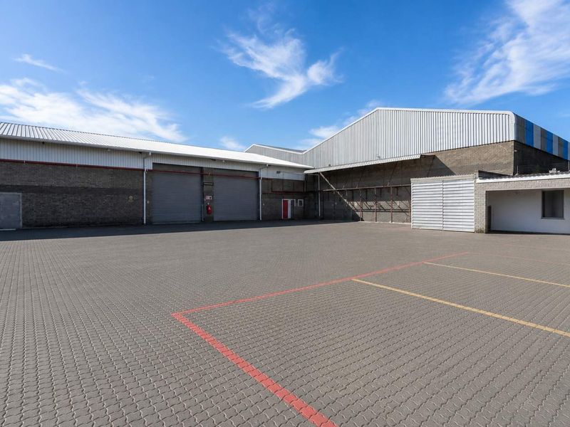 2967m2 Warehouse to Let in Killarney Gardens, Milnerton | Entire Unit or Shared Warehouse Opportunity - Photo 4