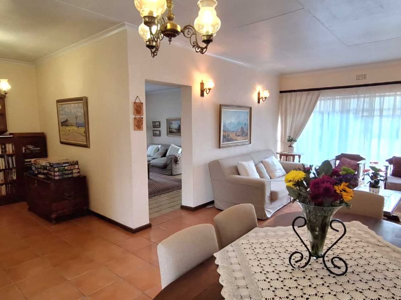 5 Bedroom Property Neat as a Pin!! - Photo 9