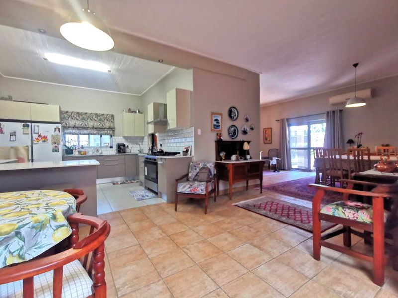 Single levelled House with granny flat for sale in Klein Windhoek - Photo 9