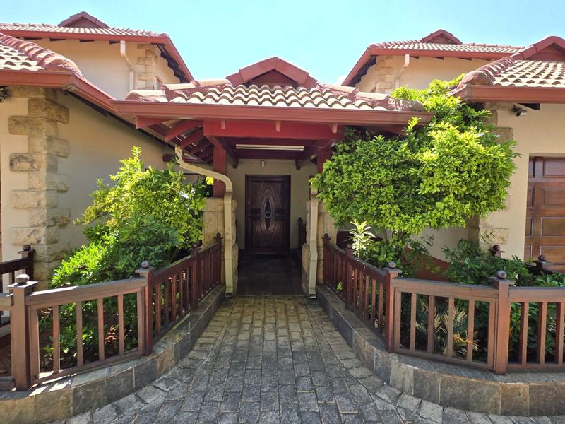 Entertainers Dream 4 Bedroom 5 Bathroom Home - Photo 2