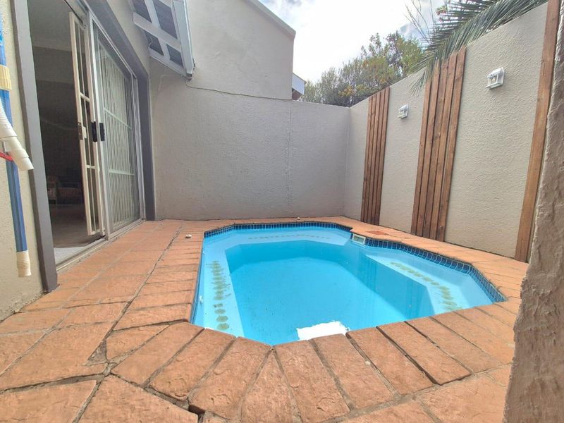 Neat as a pin, sturdy home with space for a large family - Photo 10