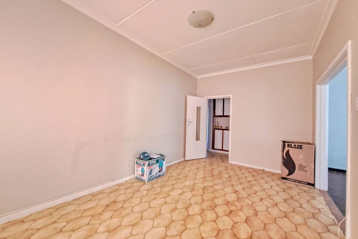 Central, Walvis Bay.  3 Bedroom on LARGE PLOT for sale - Photo 5