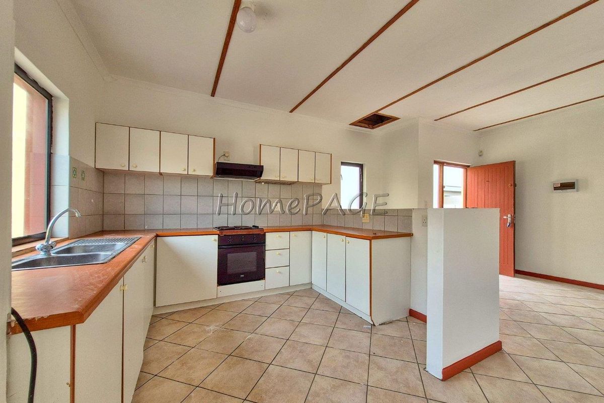 Meersig, Walvis Bay:  3 Bedr Home with 2 Bedr Flat is for Sale - Photo 5