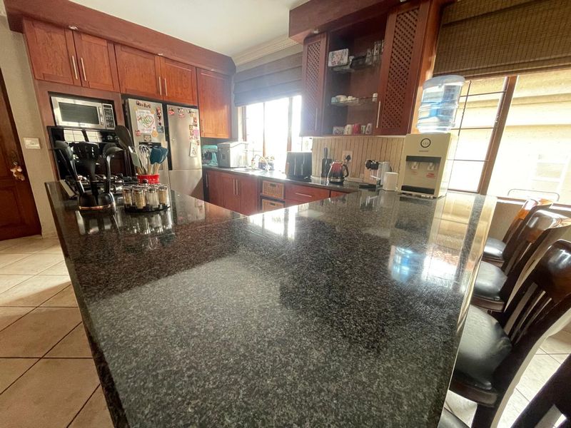 BEAUTIFUL FAMILY HOME FOR SALE IN HIGHLY SOUGHT-AFTER AERO RAND!! - Photo 10