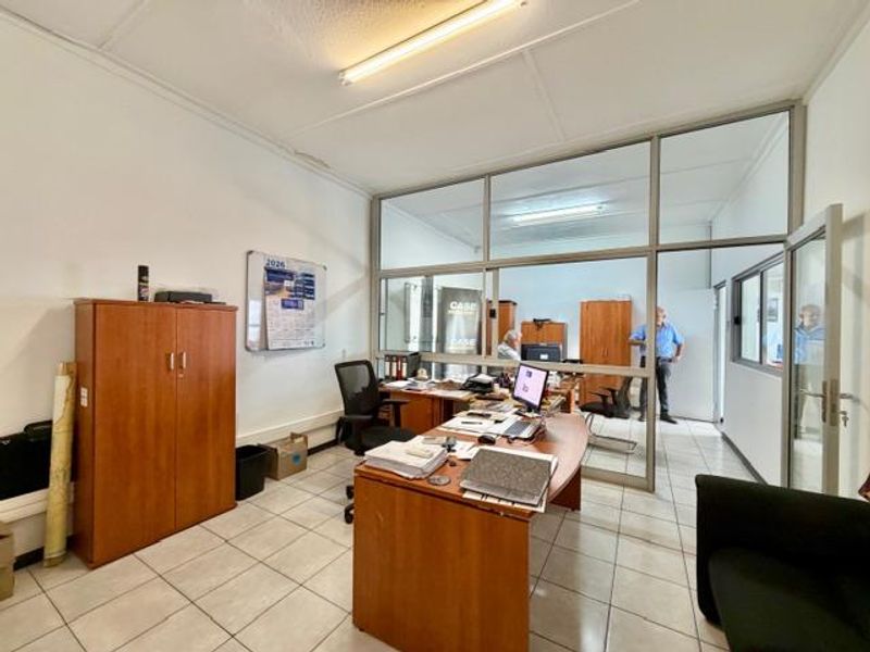 Well maintained prime commercial property for rent. - Photo 6