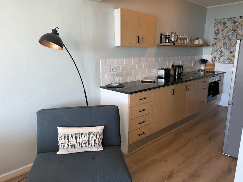 Charming fully furnished secure 2-bedroom apartment in Simons Town - Photo 3