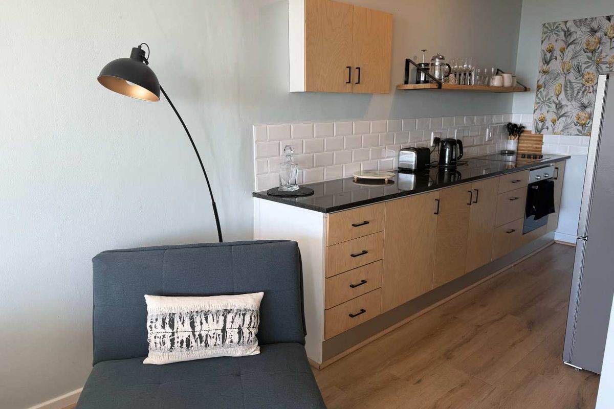 Charming fully furnished secure 2-bedroom apartment in Simons Town - Photo 3