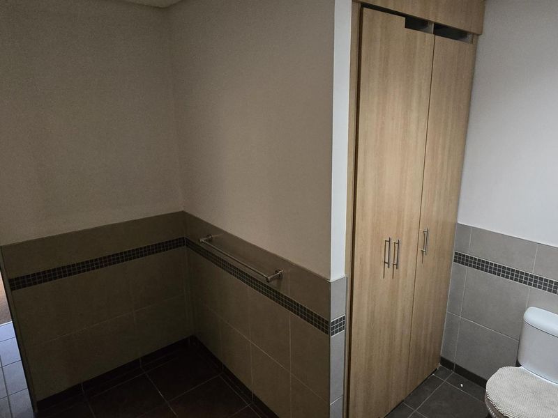 Two-Bedroom Apartment in Isibaya House for sale - Photo 8