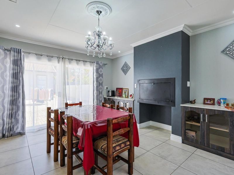 Stunning Family Oasis in Country View Estate – Your Dream Home Awaits! - Photo 8