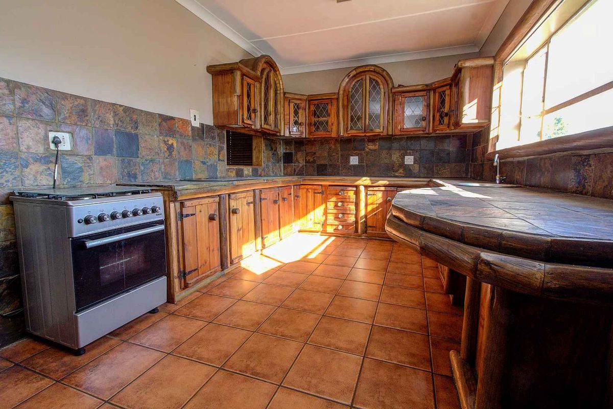 Space, Style, & Solar Savings: Your Dream Home Awaits! - Photo 3