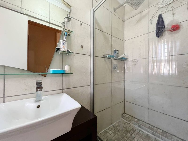 Warm & Inviting - Photo 8