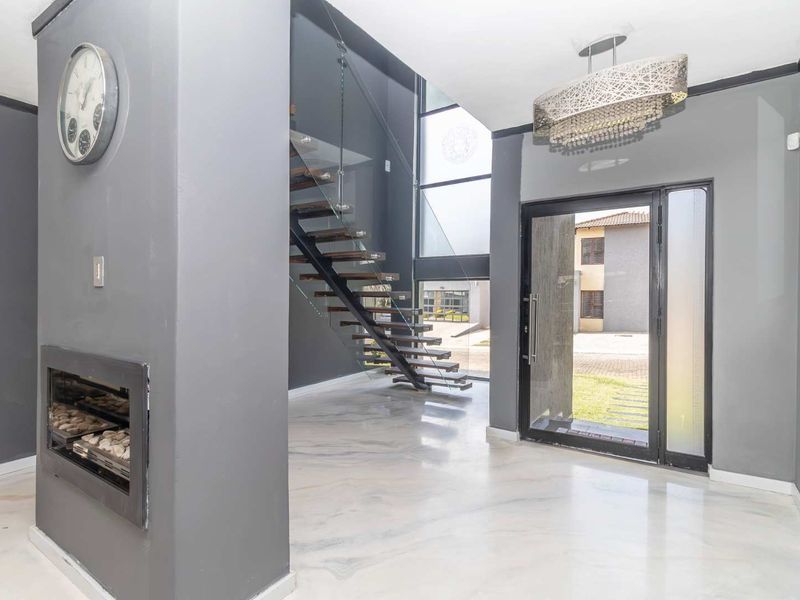 4 Bed, 3 bathrooms home in Pinehaven. - Photo 2