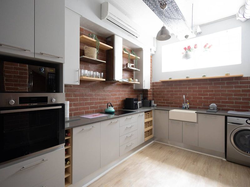 Step into a stylish urban retreat inspired by an upmarket New York loft - Photo 7