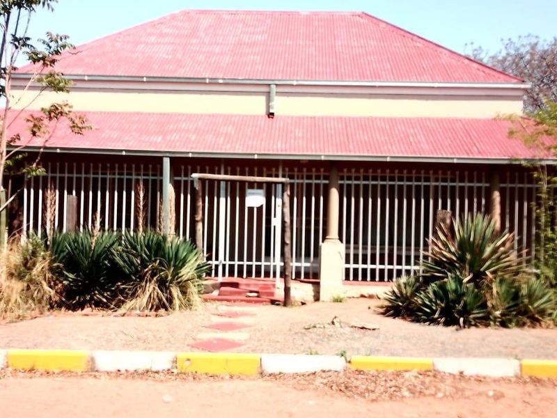 UNIQUE HOUSE.WITH POTENTIAL EXTRA INCOME. - Photo 2