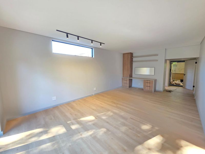 Exceptional 6-Bedroom Family Home in Sought-After Die Boord, Stellenbosch - Photo 6