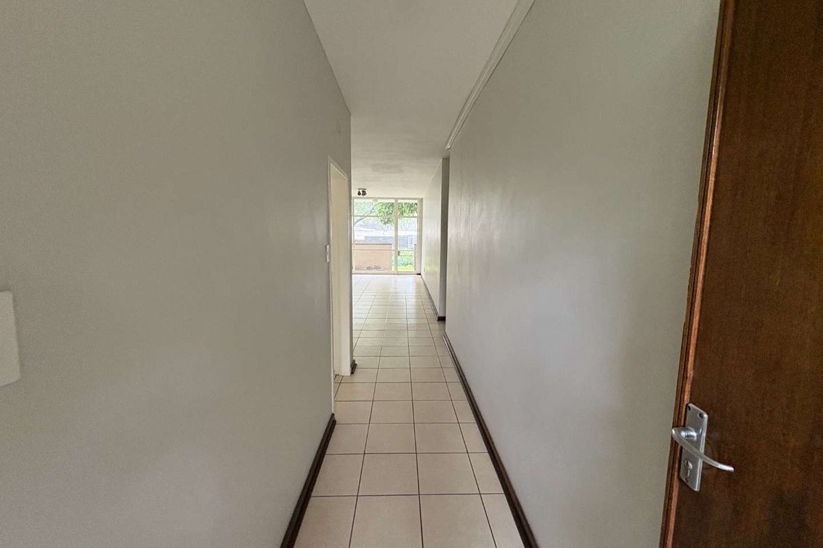 Spacious 2 bed 2 bath apartment for rent in Roodepoort - Photo 4
