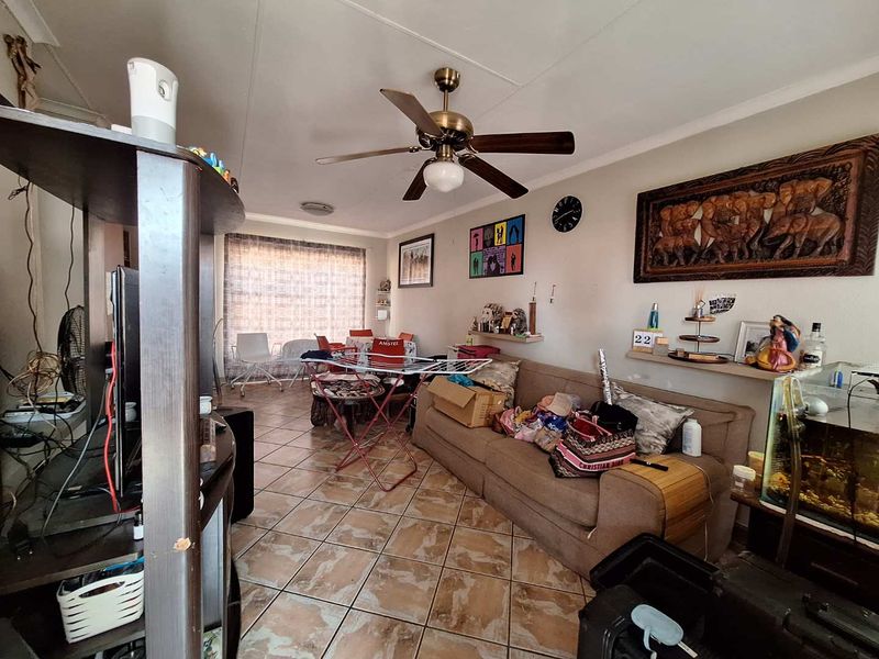 WOW!!! What Sale - Two Bedroom Ground floor Vandykpark - Photo 6