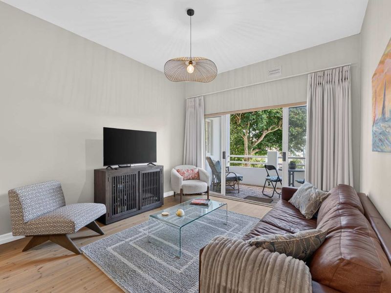 Charming Art Deco Apartment with Spectacular Table Mountain Views - Photo 4