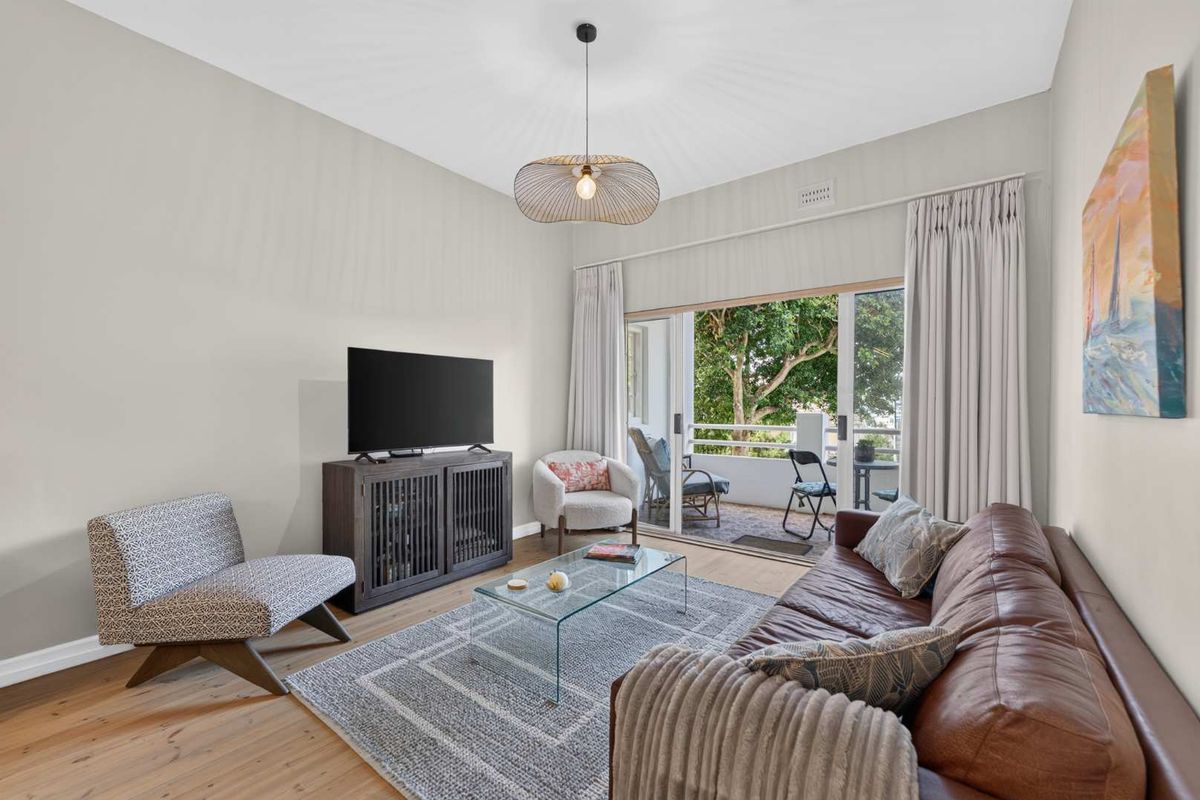 Charming Art Deco Apartment with Spectacular Table Mountain Views - Photo 4