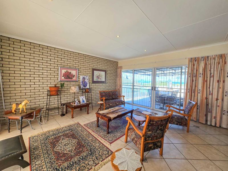 Low maintenance family home for sale in Stilbaai-Wes. - Photo 5