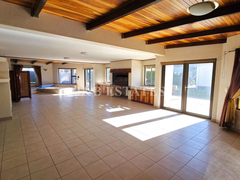 Large Family House For Real Entertainer - Photo 3