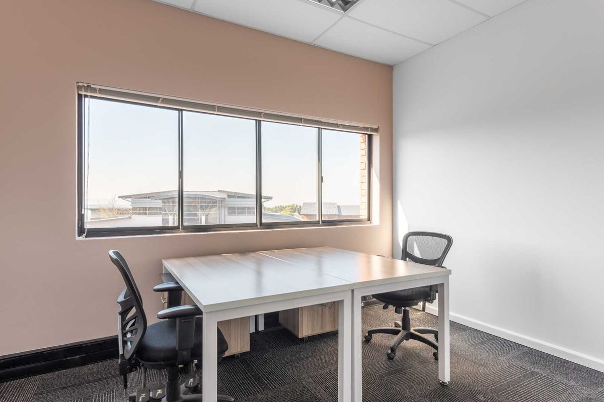 Flexible coworking memberships in Regus Victoria Country Club. - Photo 4