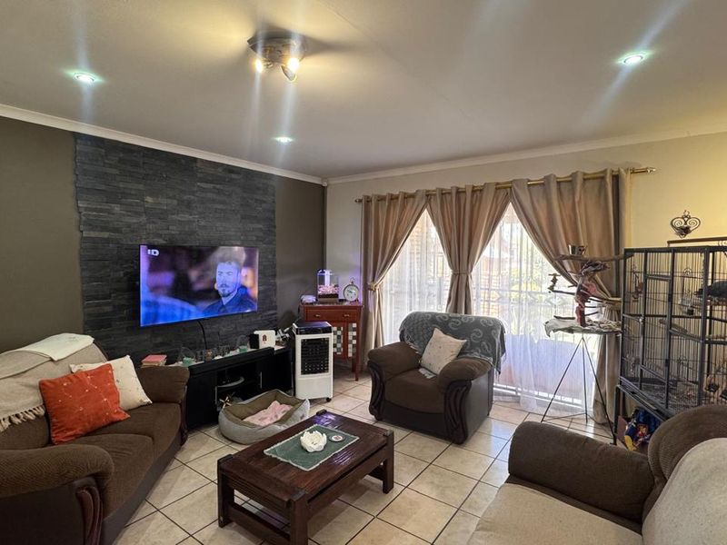 Modern Townhouse Living with Minimal Maintenance - Photo 3