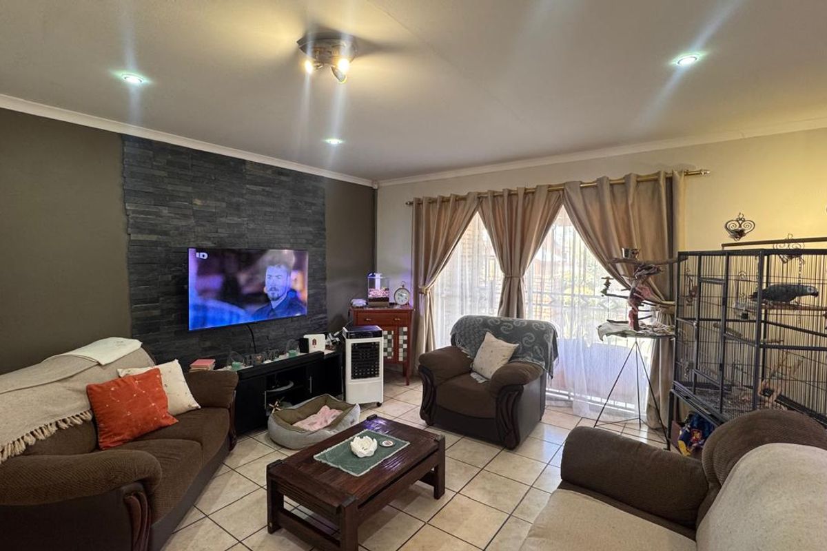 Modern Townhouse Living with Minimal Maintenance - Photo 3