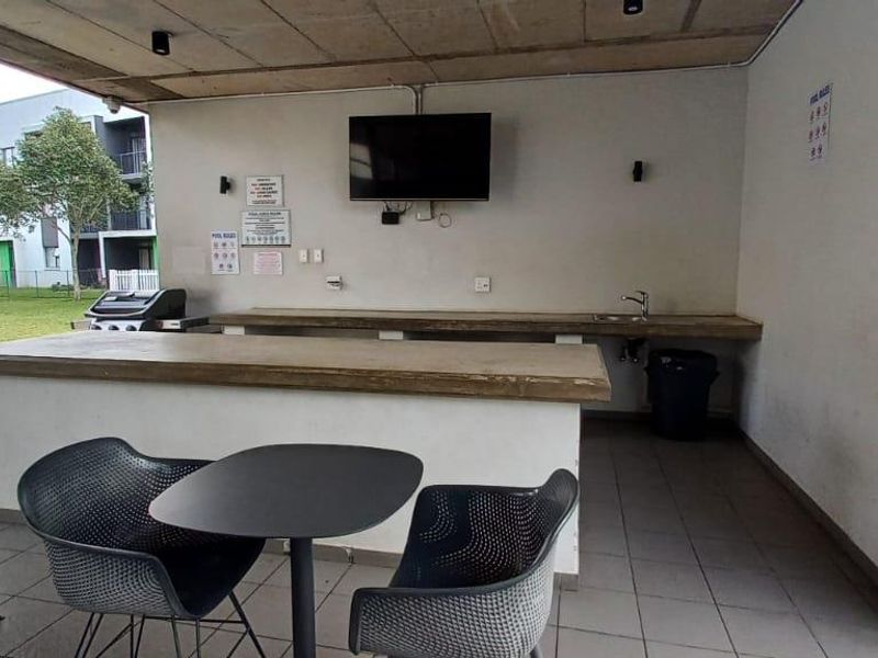 Pet-Friendly Ground Floor Gem with Pool & Gym - Photo 9