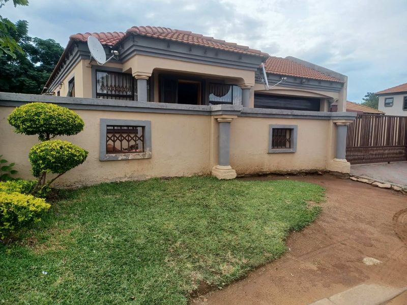 3 Bedroom House for Sale in Rosslyn, Nkwe Estates - Photo 2