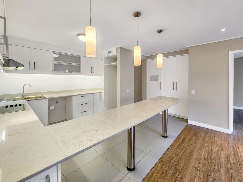 A Rare Find - Two Bedroom Garden Apartment with Mountain Views - Photo 8