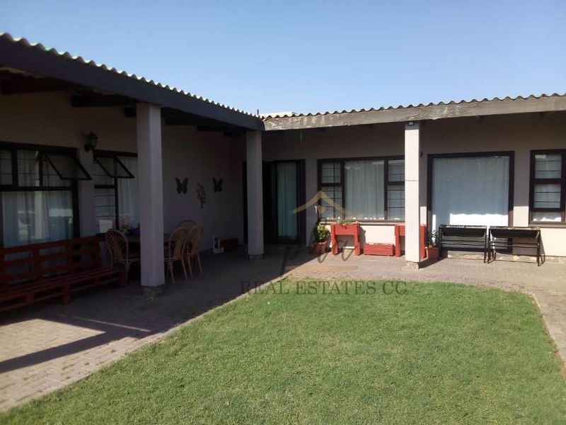 2 Bedroom House with 2 bedroom flat for sale in Walvis Bay selling for N$1 995 000.00 - Photo 2
