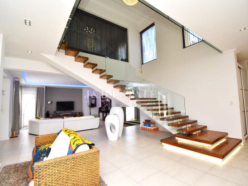 Breathtaking 5-Bedroom House Near Lagoon - Photo 5