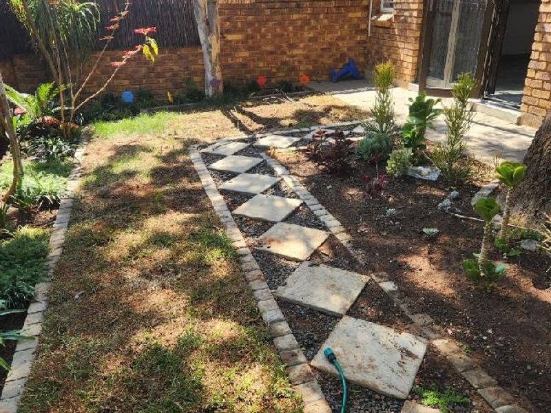 Spacious 3 Bedroom Duplex with Loft, Double Garage & Private Garden to Rent in Almeisan, Wilgeheuwel - Photo 3