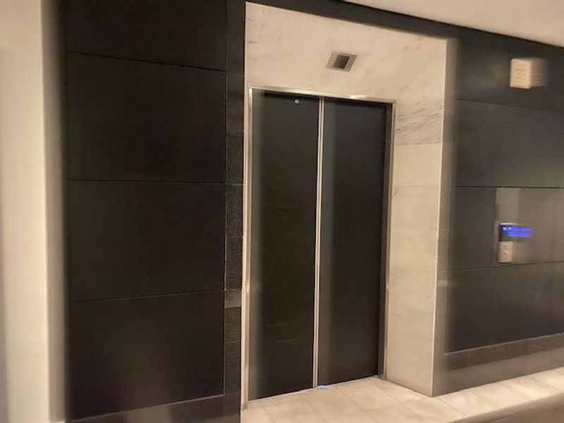 Elegant 2-Bedroom Apartment with Panoramic City Views - Photo 9