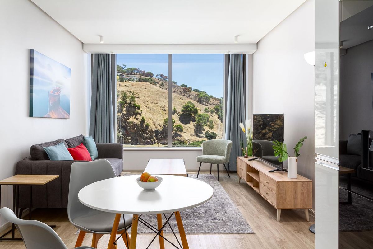 SUNNY AND BRIGHT - Photo 3