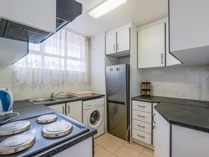 Spacious seaside living - Photo 6