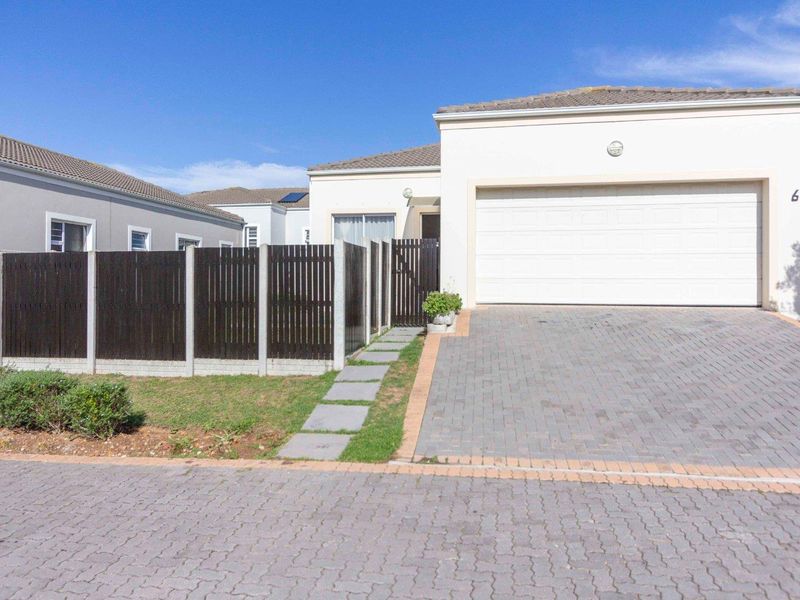 Secure 3 bedroom unit for sale in The Ridge, Parsonsvlei - Photo 3