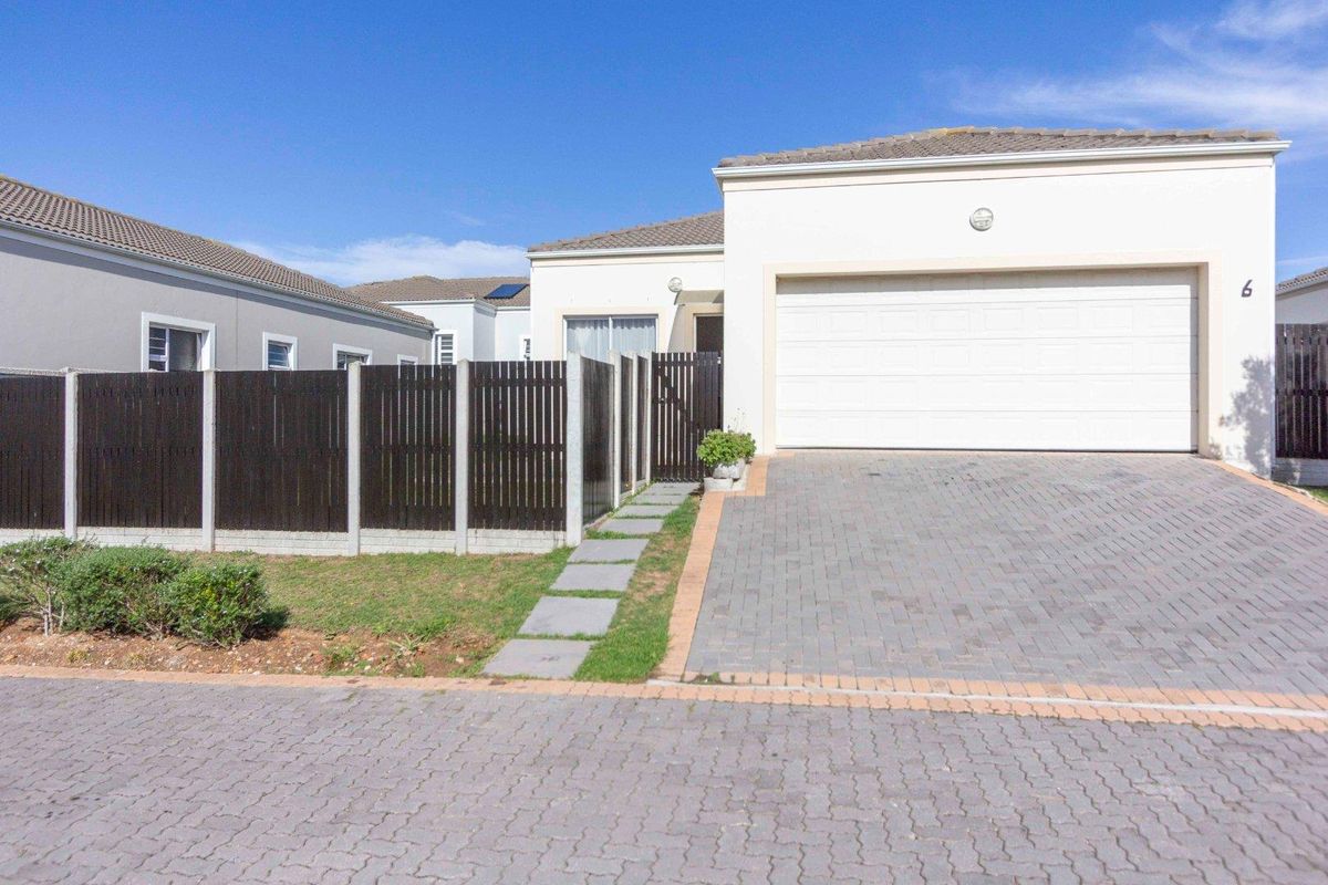 Secure 3 bedroom unit for sale in The Ridge, Parsonsvlei - Photo 3