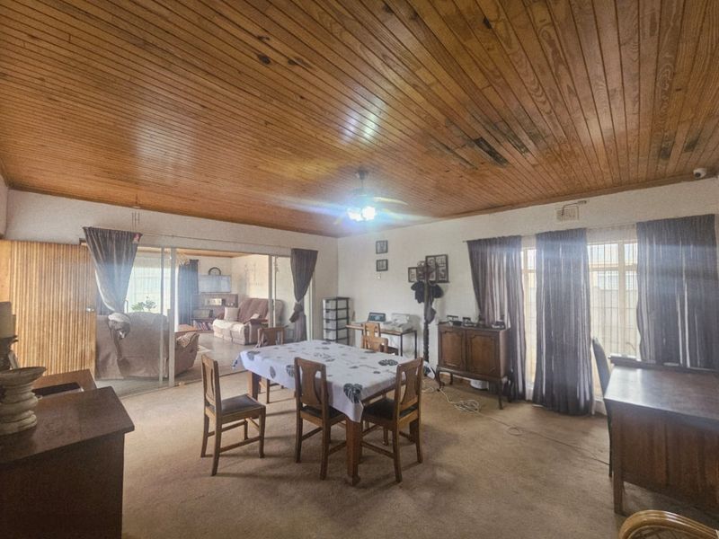 Spacious Four-Bedroom Home with Income Potential and Flatlets - Photo 9