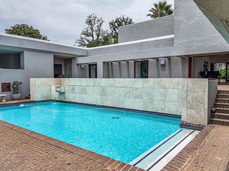 6 Bed House for Sale on Hyde Park - Photo 2