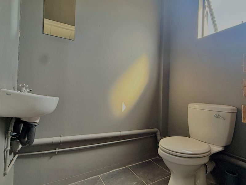 72 sqm Commercial Space to Let – Hilton - Photo 10