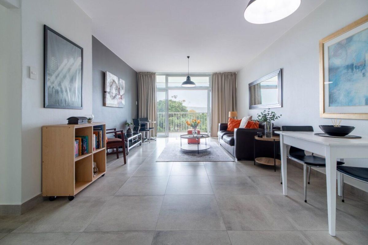 UNIQUE Contemporary Gem in Thorniebrae - Photo 3