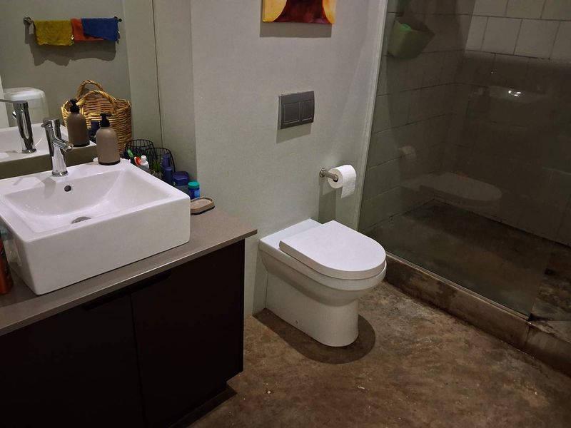 Large Bachelor Apartment FOR SALE in Maboneng - Photo 7