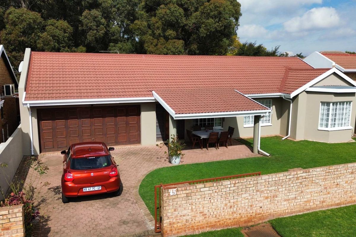 Immaculate Freehold Cluster in a Secure Estate – Spacious, Stylish & Low Maintenance! - Photo 4