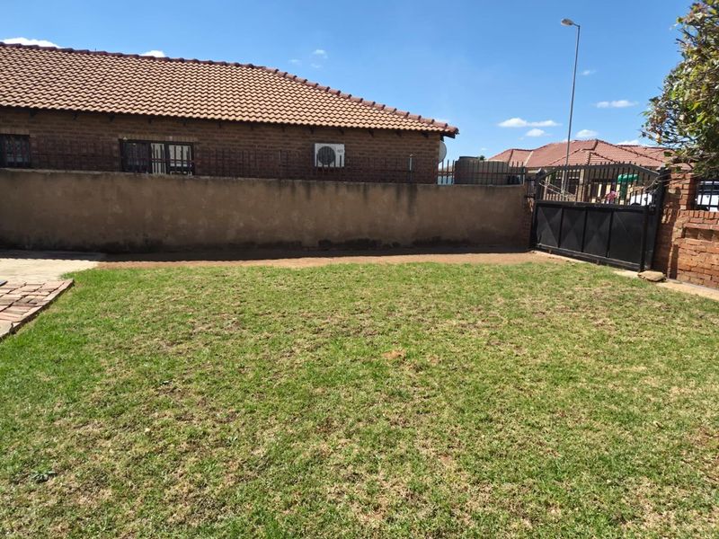 ON-SITE AUCTION – DIVORCE SETTLMENT – 2 BEDROOM HOUSE - Photo 3