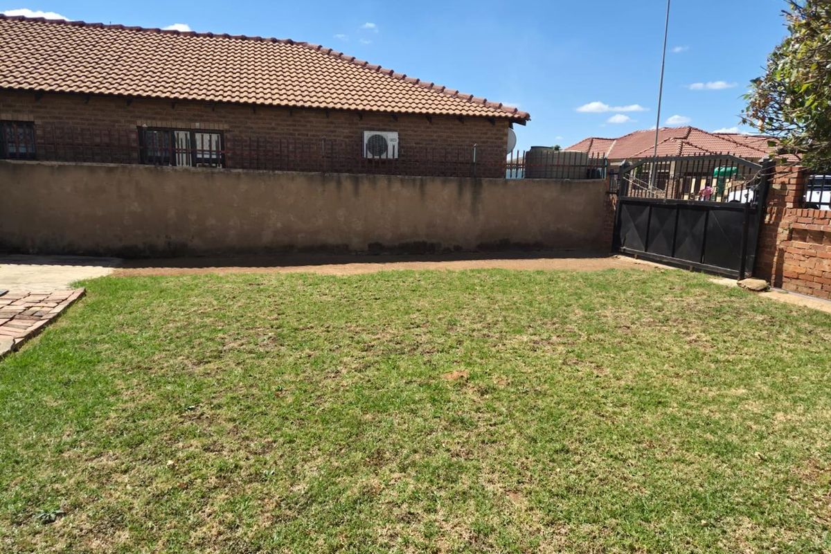 ON-SITE AUCTION – DIVORCE SETTLMENT – 2 BEDROOM HOUSE - Photo 3