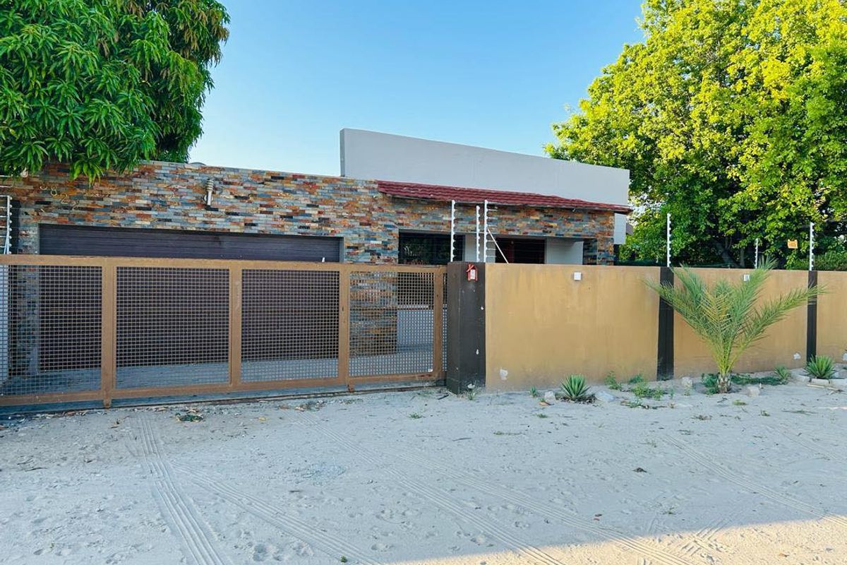 Beautiful  and secure Three bedroom standalone house to rent in Ongwediva - Photo 2