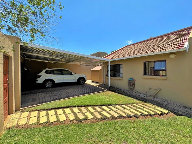 Pet Friendly two-bedroom two-bathroom ground floor simplex home for rent in North Riding - Photo 6